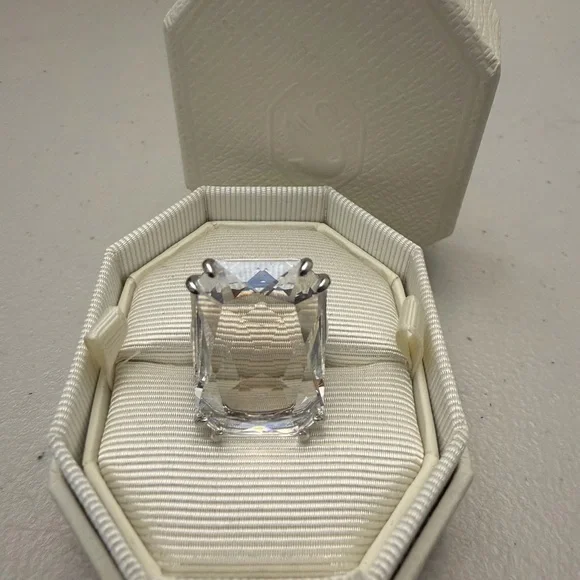 New Swarovski Mesmera Cocktail Ring, Octagon Cut Crystal, White, Rhodium Plated - Picture 10 of 11